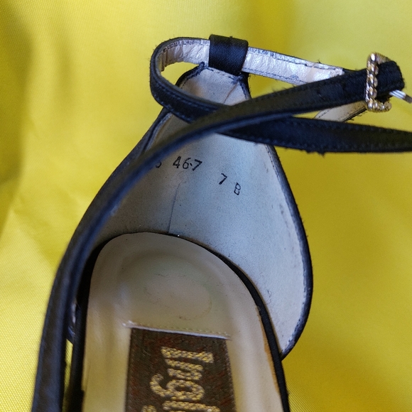 Vintage Leather Black Fabric by INGLEDEWS Spanish Collection Size 7B - Picture 9 of 10